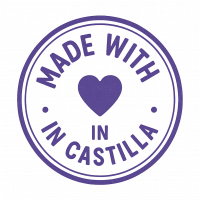 Sello con la frase “Made with 💜 in Castilla”, diseño gráfico original de Dena Núñez Art